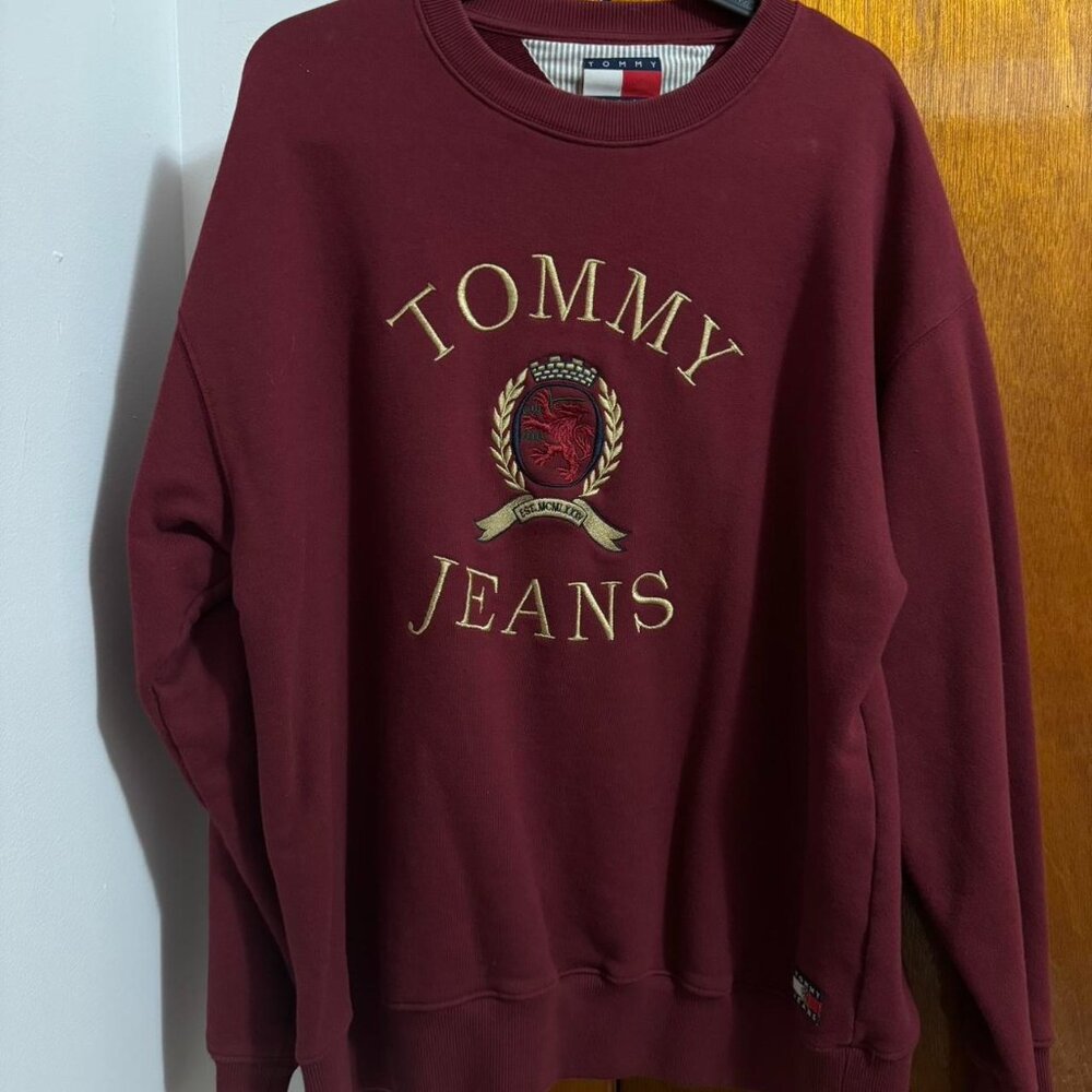 2000s Tommy Hilfiger Burgundy and Gold Sweatshirt
